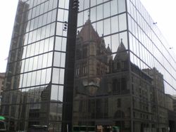 Gamlar byggingar speglast  Prudential Tower